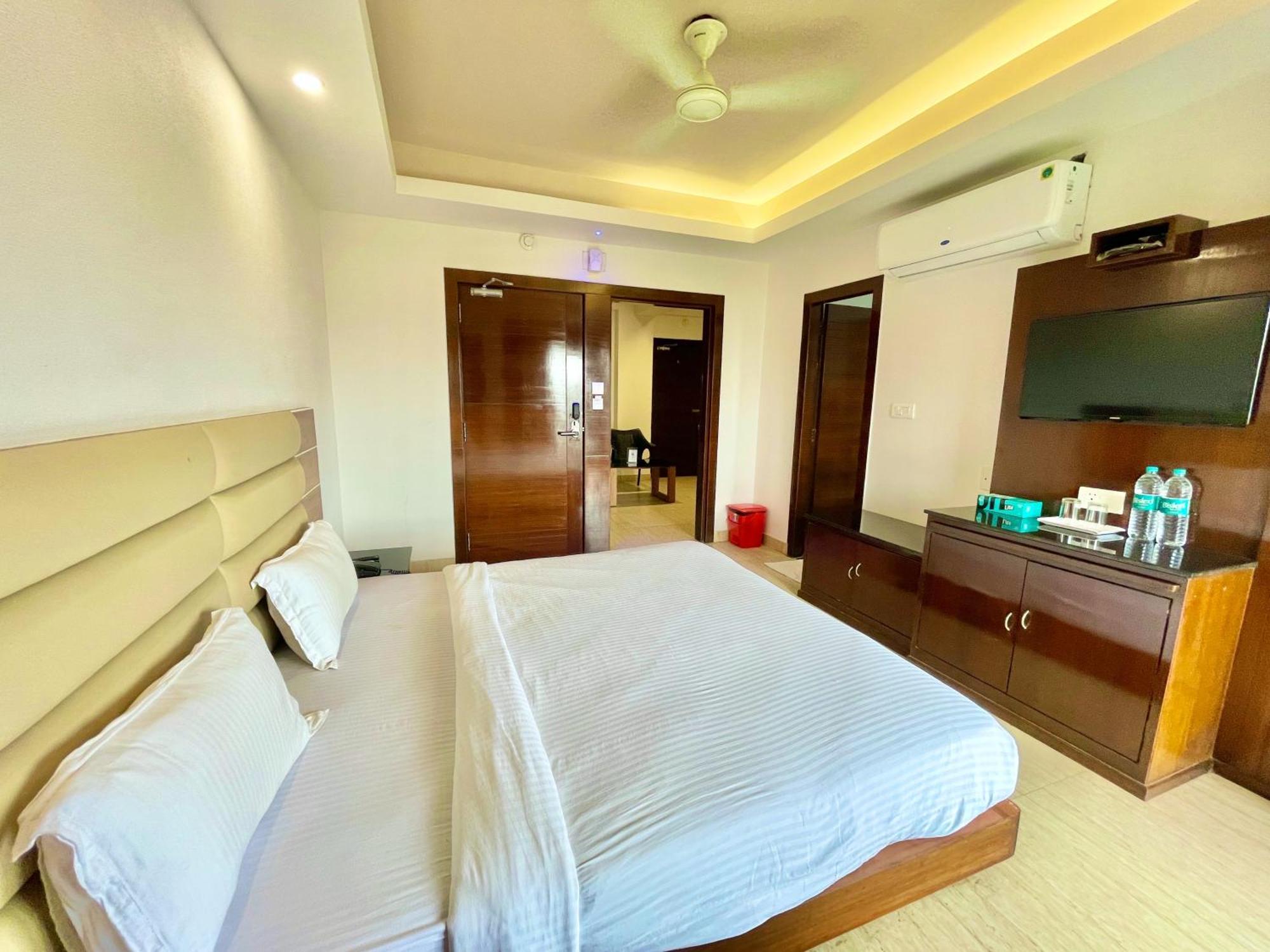 Puri Hotel G R P Puri, A Premier Beachfront Luxury Hotel Sea Beach And Temple Fully Air Conditioned Hotel With Lift-Wifi-Parking And Swimming-Pool, Breakfast Included, Best Hotel In بوري المظهر الخارجي الصورة