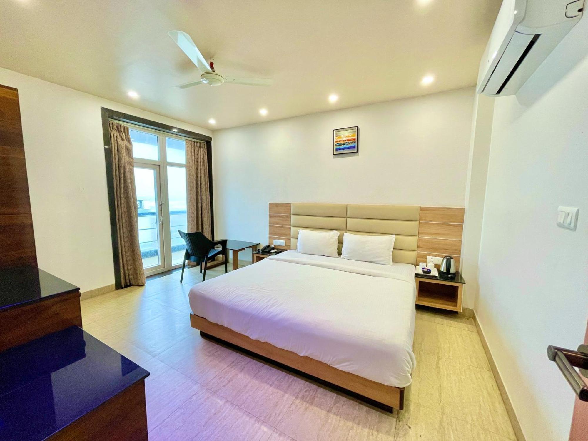 Puri Hotel G R P Puri, A Premier Beachfront Luxury Hotel Sea Beach And Temple Fully Air Conditioned Hotel With Lift-Wifi-Parking And Swimming-Pool, Breakfast Included, Best Hotel In بوري المظهر الخارجي الصورة